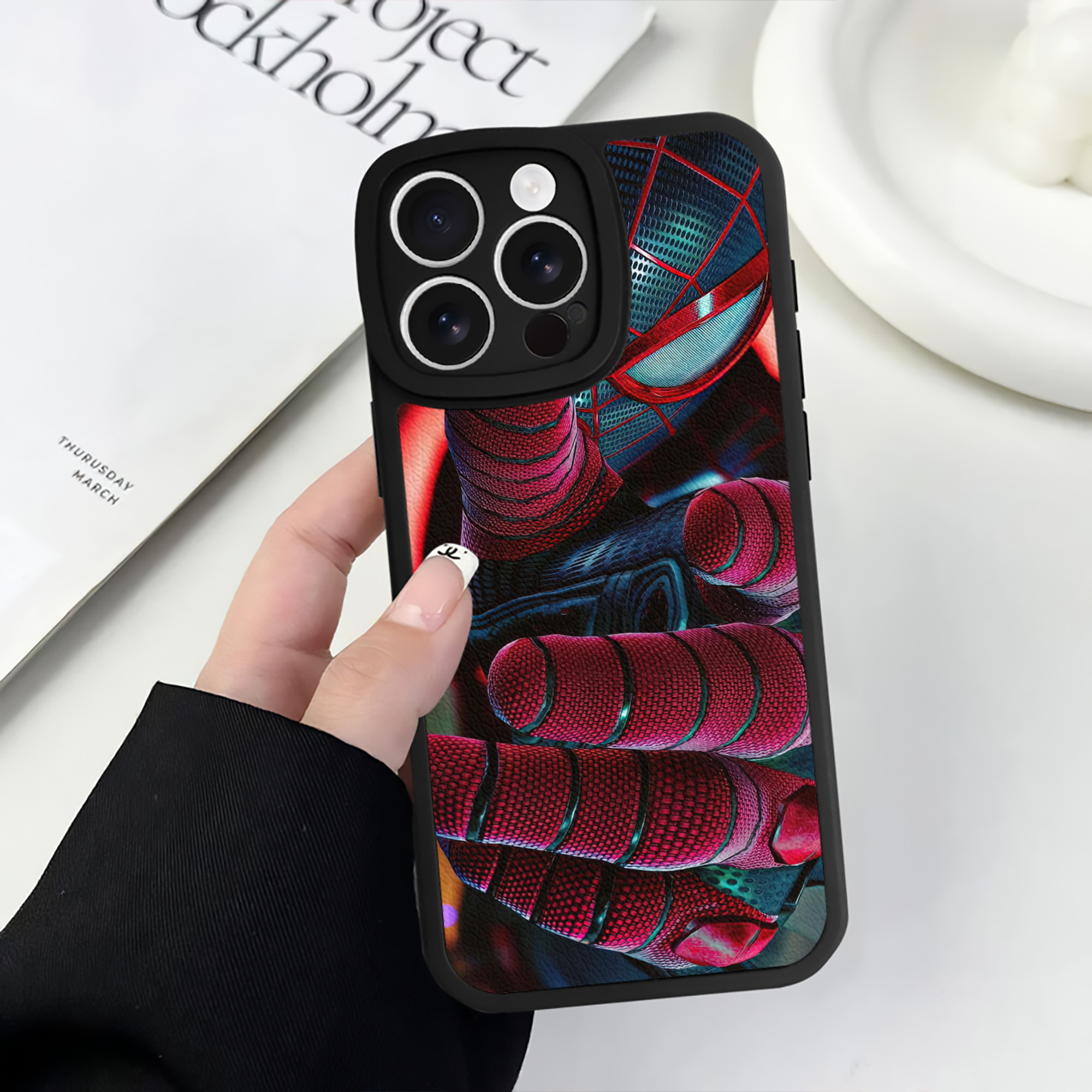 Spider Man スパイダーマン 【iPhone 16シリーズ対応】シリコンスマホケース（レザー調） 材質：シリコン